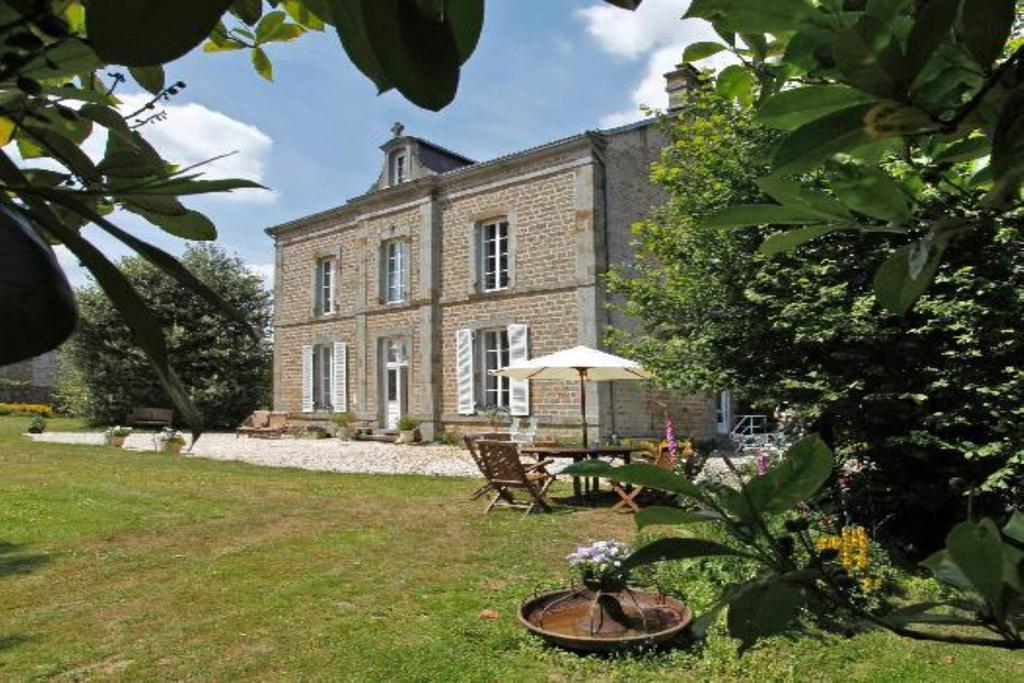 Saint-Bomer-les-Forges Le Presbytere Bed & Breakfast エクステリア 写真